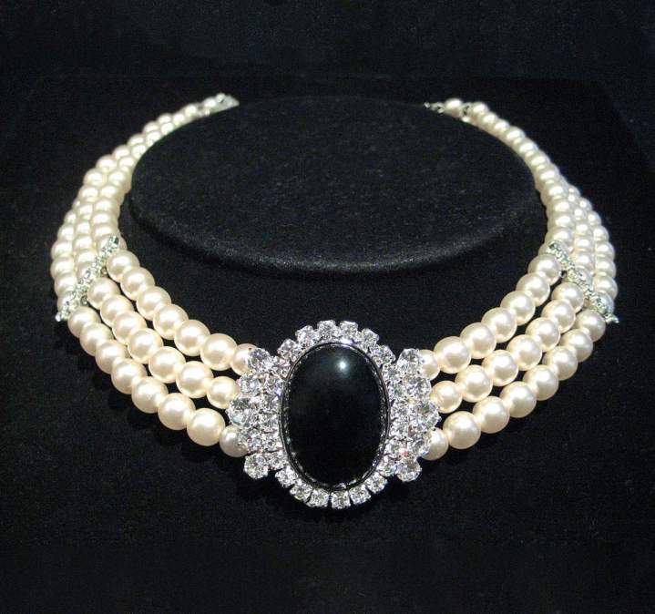 Je crée des colliers qui reflètent votre style personnel.